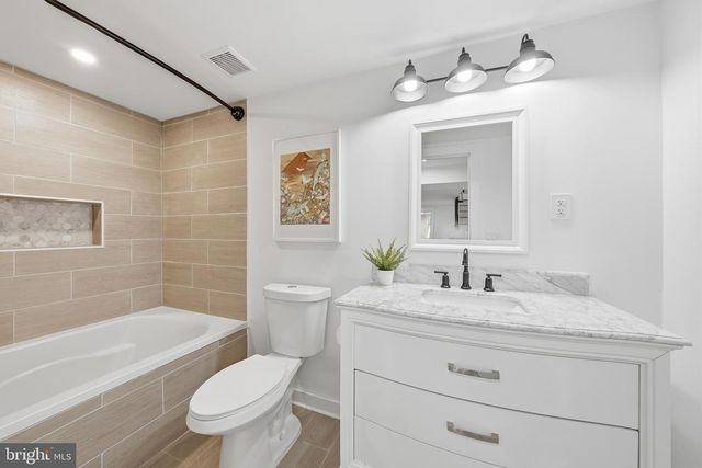 2211 FRANKLIN ST NE, Washington, DC 20018