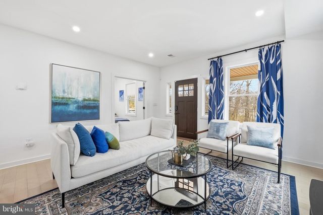 2211 FRANKLIN ST NE, Washington, DC 20018