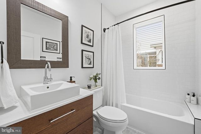 2211 FRANKLIN ST NE, Washington, DC 20018