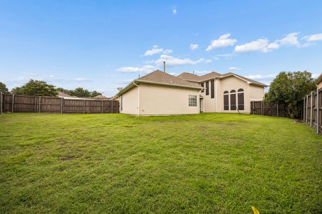 9705 Valley Lake Court, Irving, TX 75063