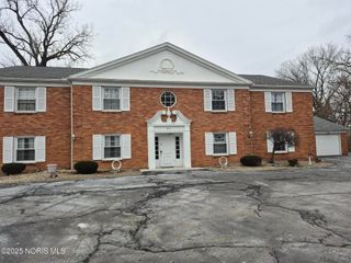 435 Park Avenue, Apt 202, Fostoria, OH 44830
