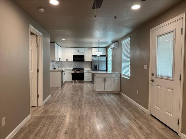 1404 Forest ST B, Georgetown, TX 78626