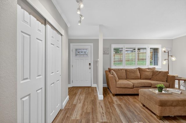 101 Kerr Ct, Folsom, CA 95630