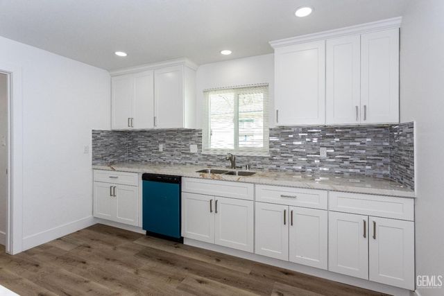 1412 Castaic Avenue, Bakersfield, CA 93308