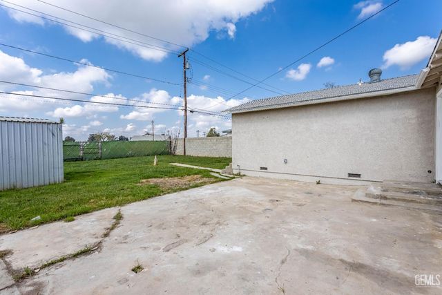 1412 Castaic Avenue, Bakersfield, CA 93308