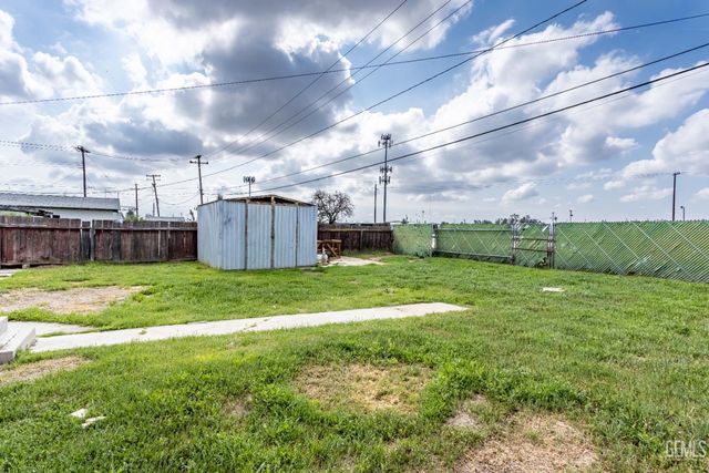 1412 Castaic Avenue, Bakersfield, CA 93308