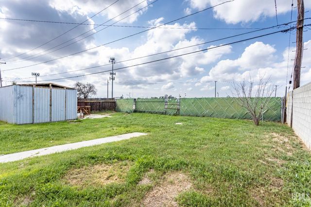 1412 Castaic Avenue, Bakersfield, CA 93308