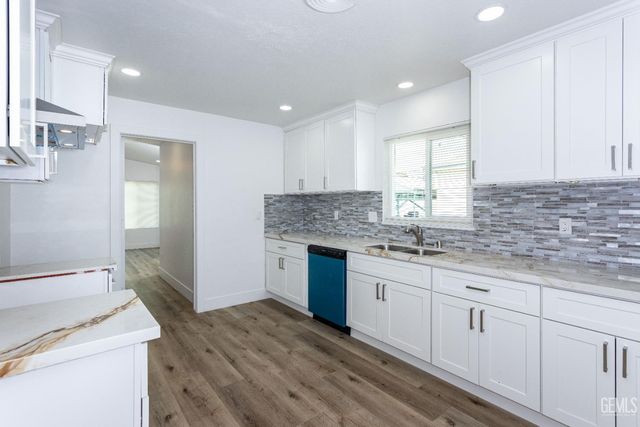 1412 Castaic Avenue, Bakersfield, CA 93308