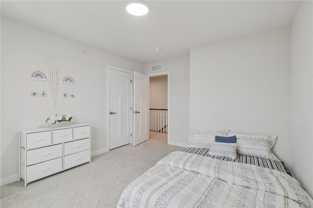 168 Dana Dr, Ohio Twp, PA 15143