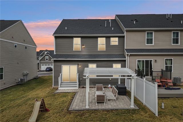 168 Dana Dr, Ohio Twp, PA 15143