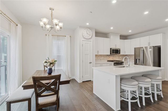 168 Dana Dr, Ohio Twp, PA 15143