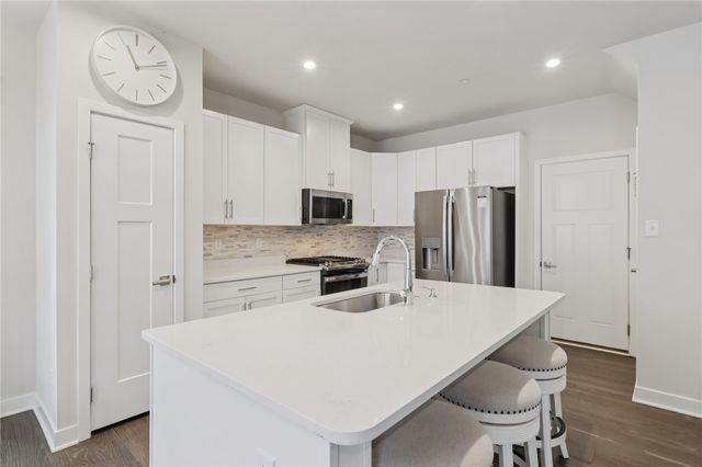 168 Dana Dr, Ohio Twp, PA 15143