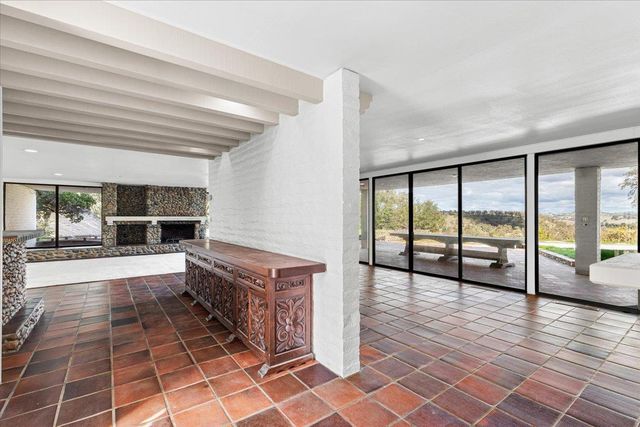 10497 Crystal Dr, Wallace, CA 95224