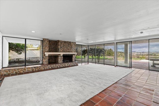 10497 Crystal Dr, Wallace, CA 95224