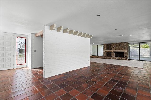 10497 Crystal Dr, Wallace, CA 95224