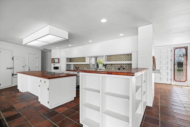 10497 Crystal Dr, Wallace, CA 95224