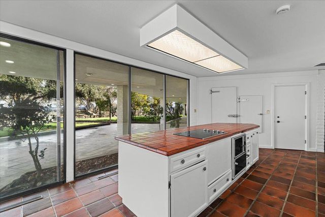 10497 Crystal Dr, Wallace, CA 95224