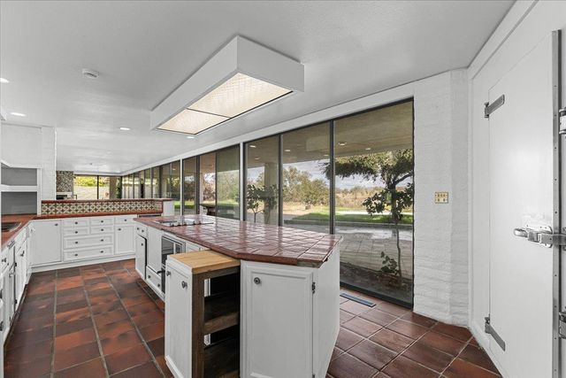 10497 Crystal Dr, Wallace, CA 95224