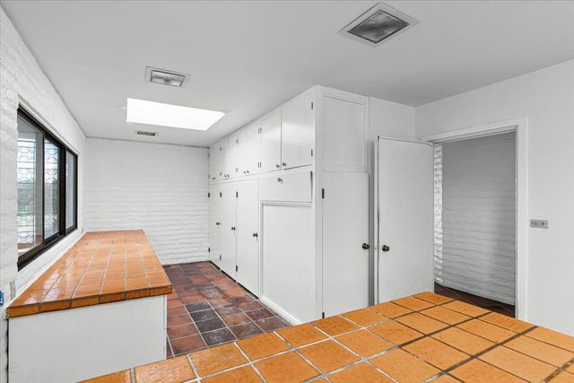 10497 Crystal Dr, Wallace, CA 95224