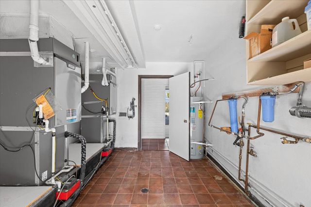 10497 Crystal Dr, Wallace, CA 95224