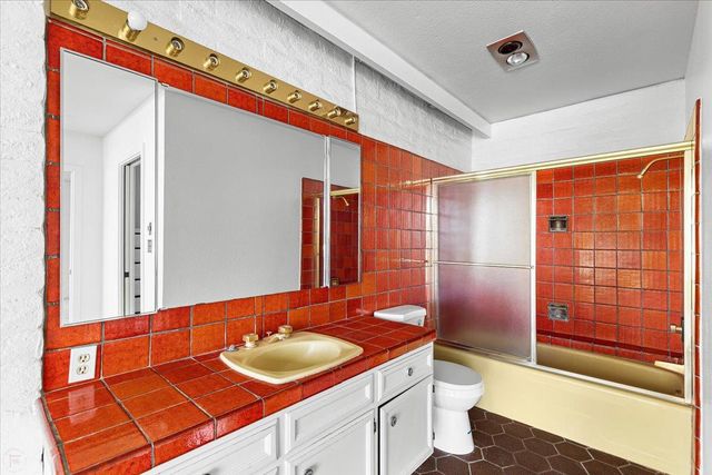 10497 Crystal Dr, Wallace, CA 95224