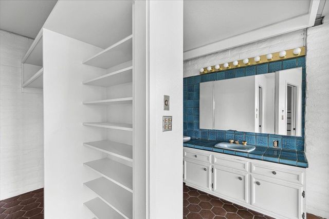 10497 Crystal Dr, Wallace, CA 95224