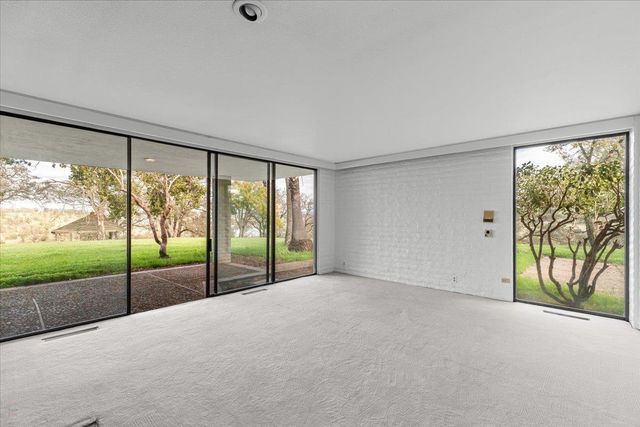 10497 Crystal Dr, Wallace, CA 95224