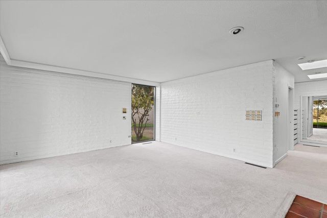 10497 Crystal Dr, Wallace, CA 95224