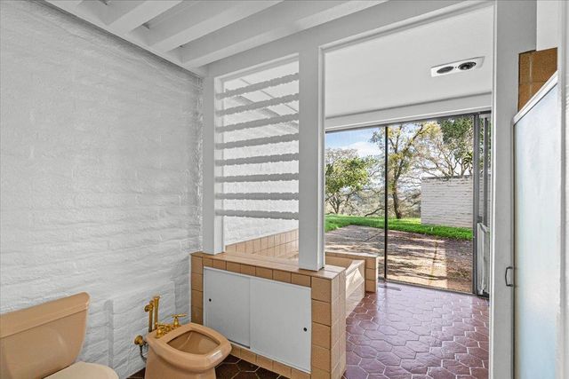 10497 Crystal Dr, Wallace, CA 95224