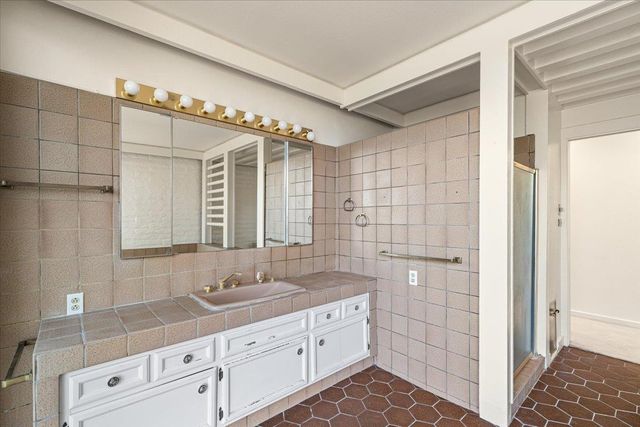 10497 Crystal Dr, Wallace, CA 95224