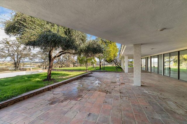 10497 Crystal Dr, Wallace, CA 95224