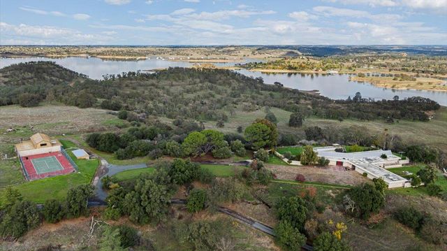 10497 Crystal Dr, Wallace, CA 95224