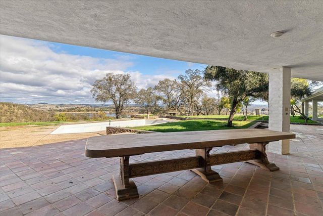 10497 Crystal Dr, Wallace, CA 95224