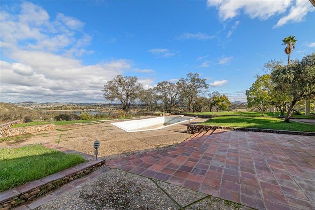 10497 Crystal Dr, Wallace, CA 95224