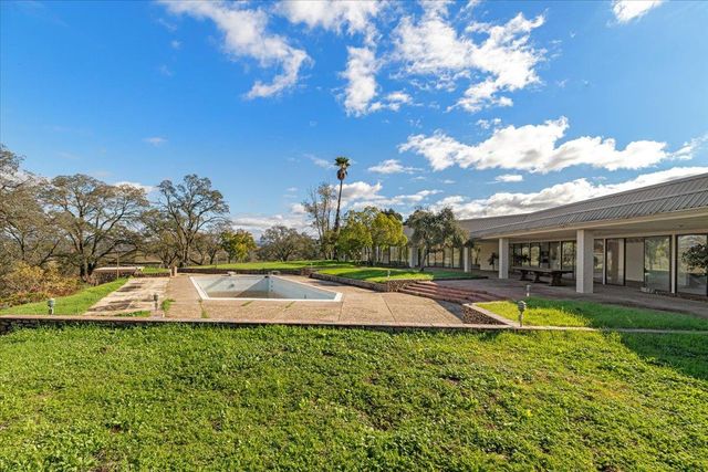 10497 Crystal Dr, Wallace, CA 95224