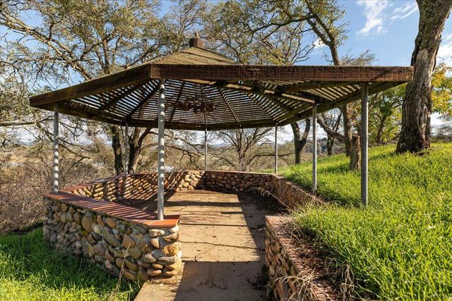 10497 Crystal Dr, Wallace, CA 95224