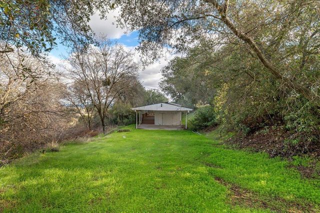 10497 Crystal Dr, Wallace, CA 95224