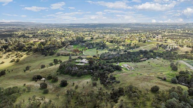 10497 Crystal Dr, Wallace, CA 95224