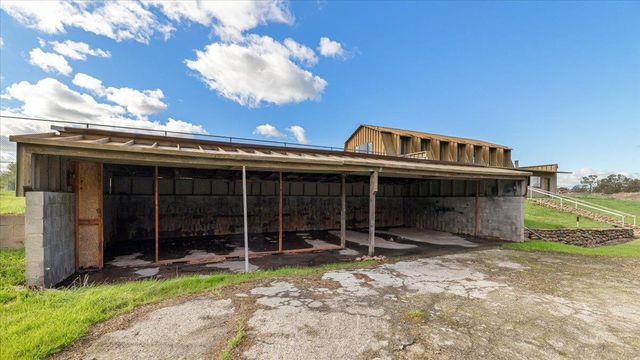 10497 Crystal Dr, Wallace, CA 95224