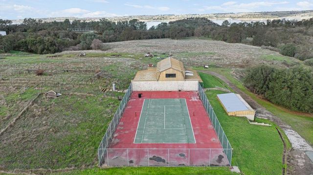 10497 Crystal Dr, Wallace, CA 95224