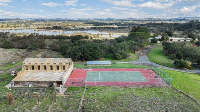 10497 Crystal Dr, Wallace, CA 95224