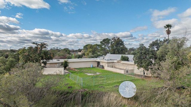 10497 Crystal Dr, Wallace, CA 95224