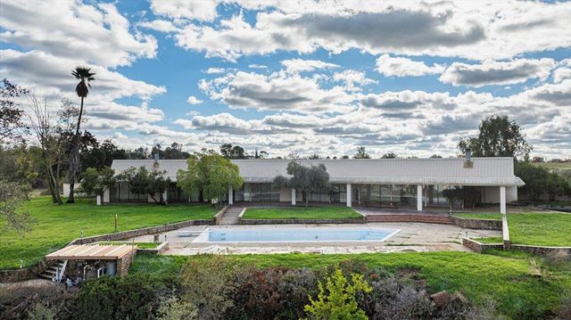 10497 Crystal Dr, Wallace, CA 95224