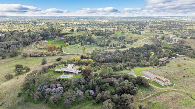 10497 Crystal Dr, Wallace, CA 95224