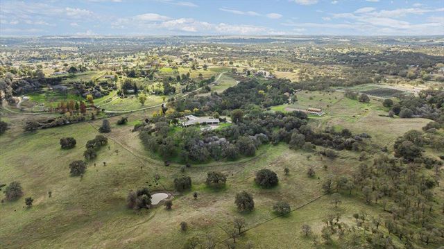 10497 Crystal Dr, Wallace, CA 95224