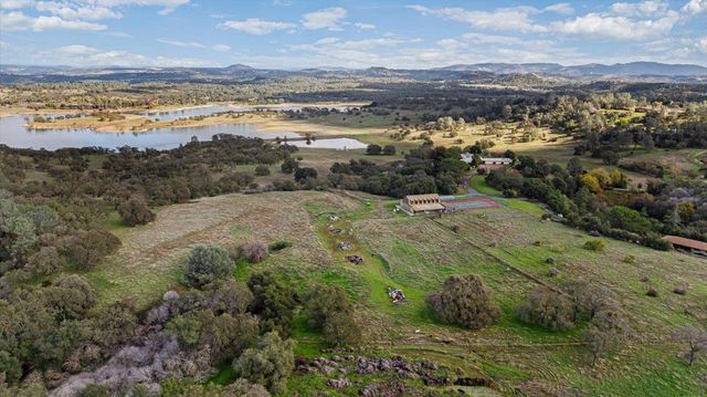 10497 Crystal Dr, Wallace, CA 95224