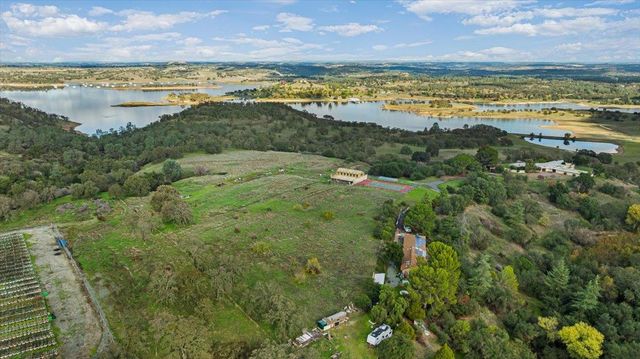 10497 Crystal Dr, Wallace, CA 95224