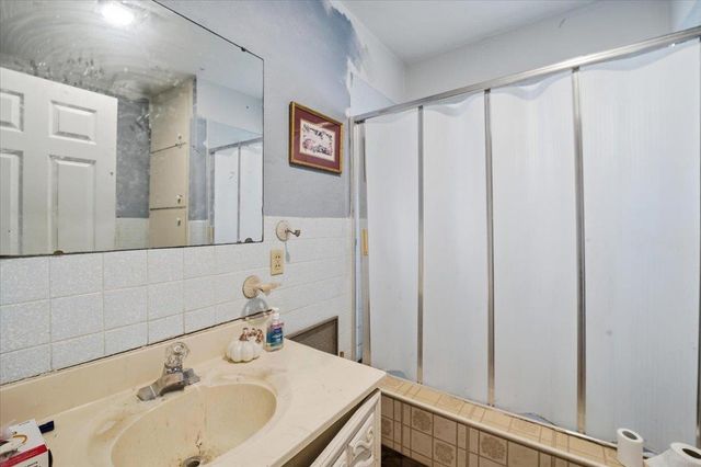 1221 Downing Avenue, Waterloo, IA 50701