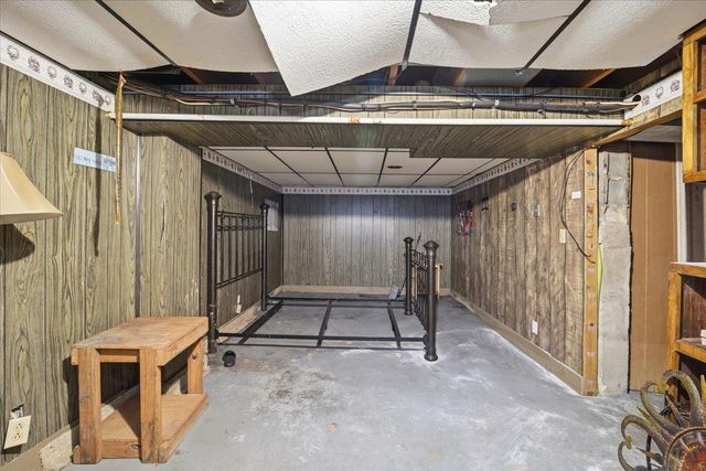 1221 Downing Avenue, Waterloo, IA 50701