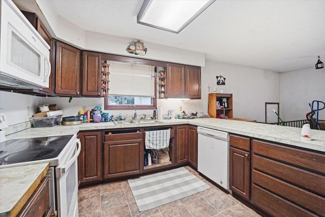 1221 Downing Avenue, Waterloo, IA 50701